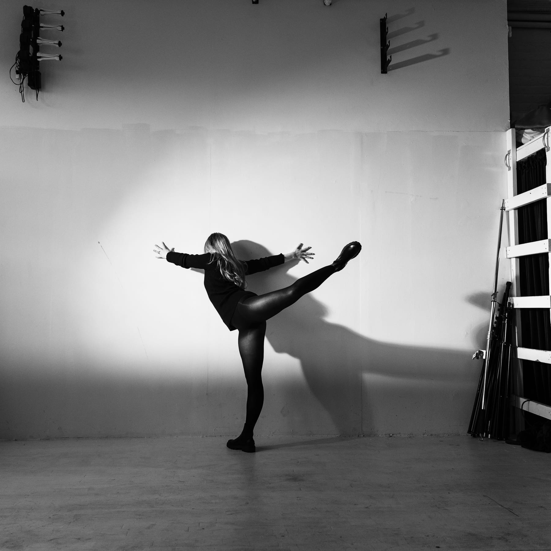 Crawford in shadow, contemporary line
